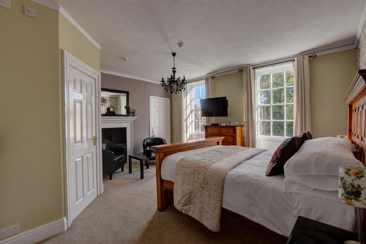 White Linen Whitby, Only Guest house